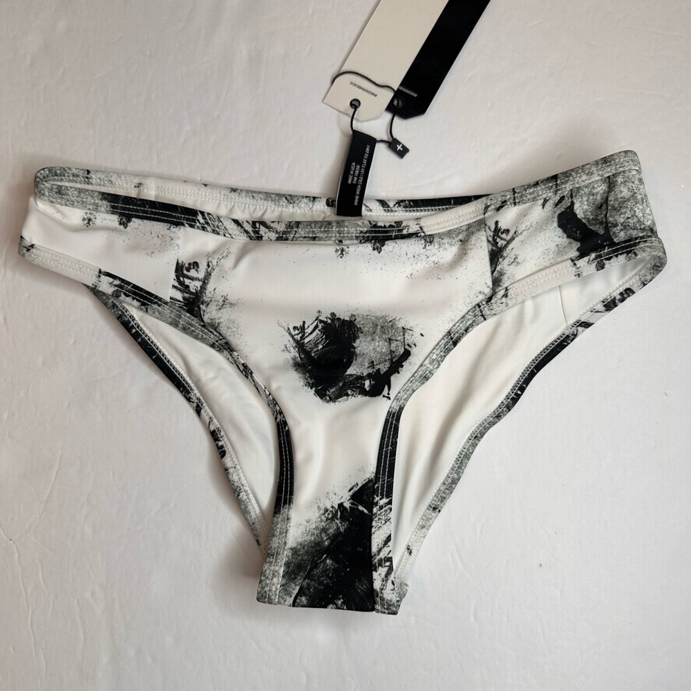 NWT Tavik Jayden Smudge Print White Black Full Swim
Women’s Bottom. Size XS
